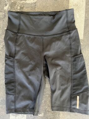 REI High-Waist Black Athletic Bike Shorts with Side Pockets